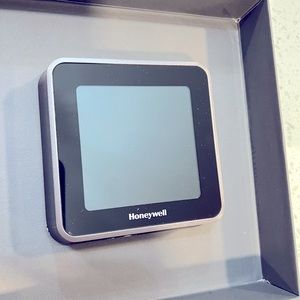 Honeywell Home Wi-Fi Touchscreen Smart Thermostat with 7 Day programming